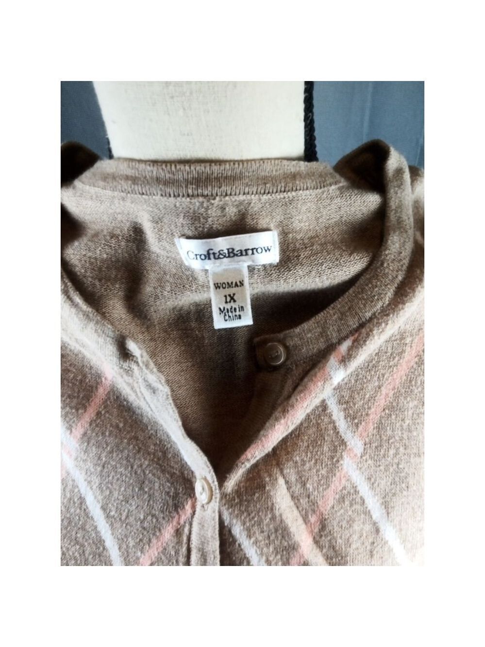 Women's Croft & Barrow Plus 1X Beige Pink Argyle Button Cardigan - Picture 4 of 4